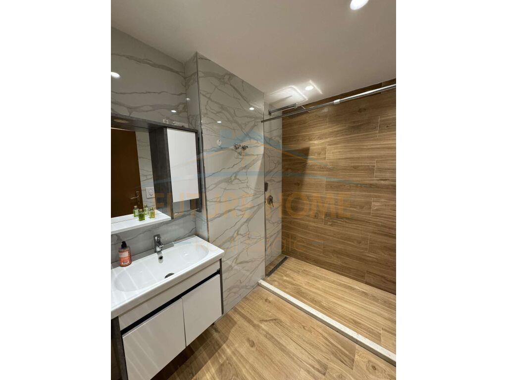 Qera, Apartament 2+1, Zogu i Zi.