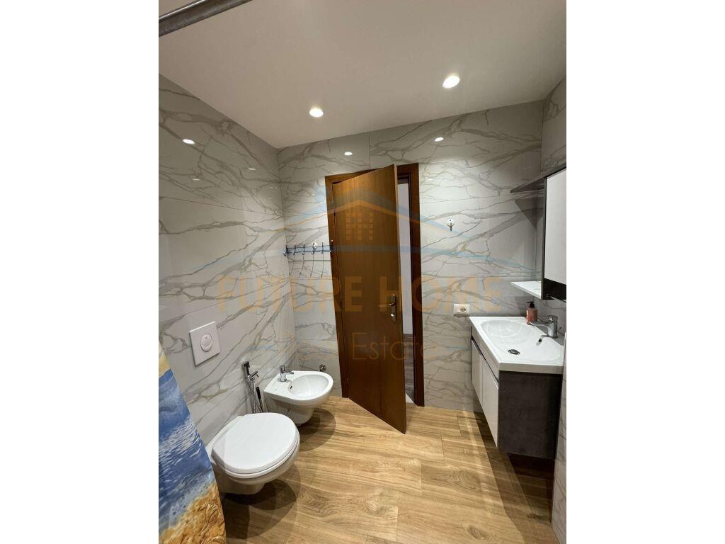 Qera, Apartament 2+1, Zogu i Zi.