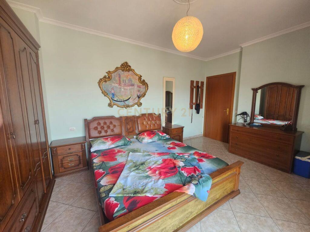 Tek Kompleksi Vizion Plus, Jepet Me Qira everest98062