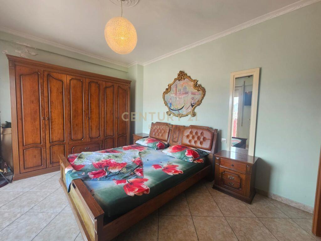 Tek Kompleksi Vizion Plus, Jepet Me Qira everest98062