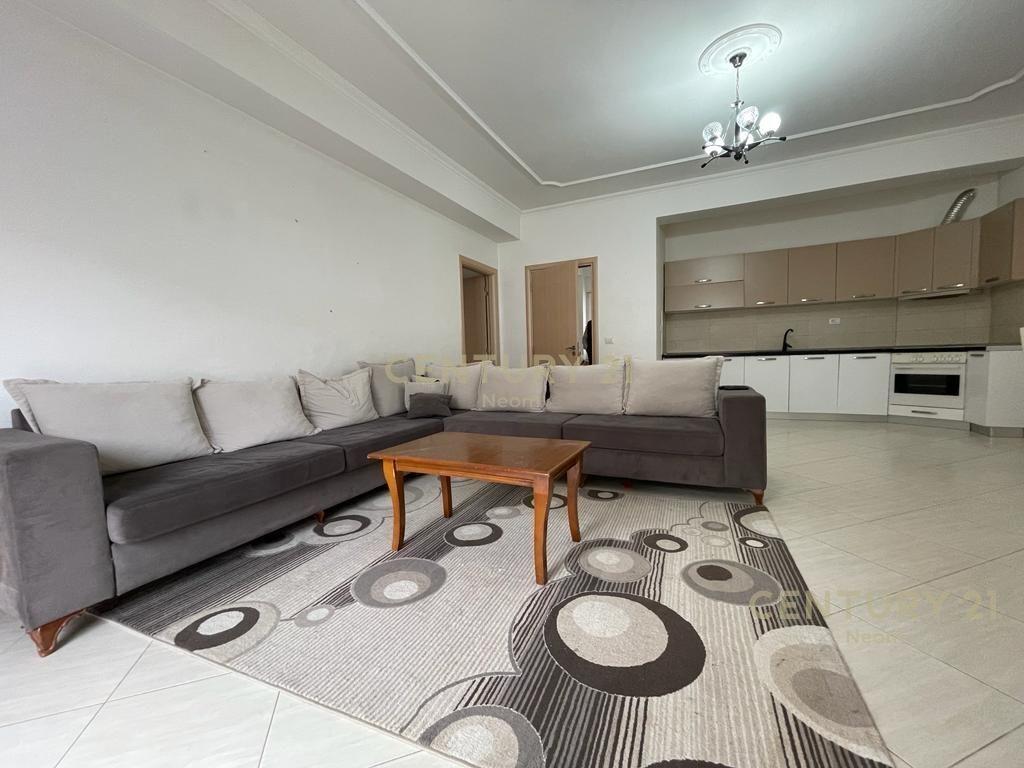 Qira Apartament 3+1+2 Liqeni i Thatë 700 € 150 m2