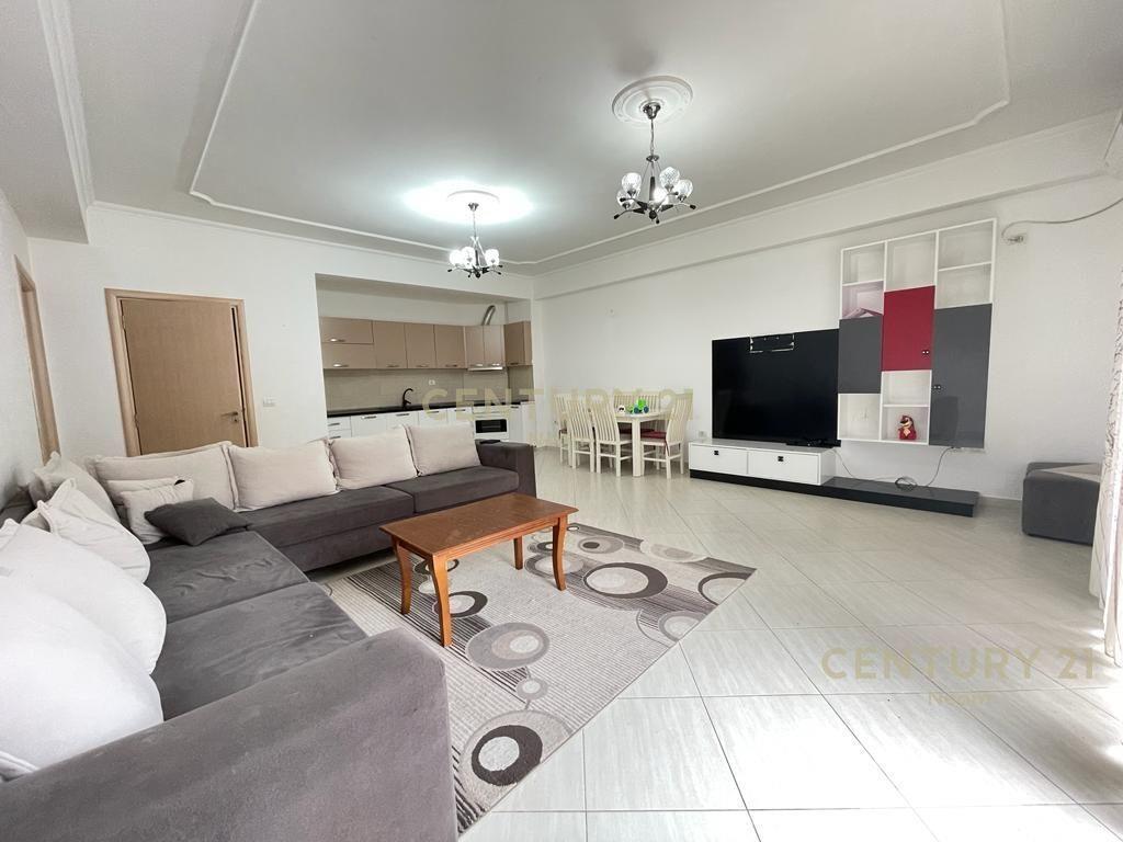 Qira Apartament 3+1+2 Liqeni i Thatë 700 € 150 m2