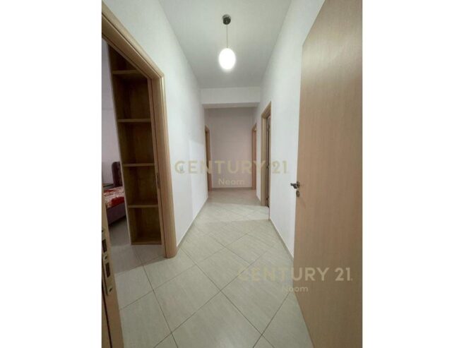 Qira Apartament 3+1+2 Liqeni i Thatë 700 € 150 m2