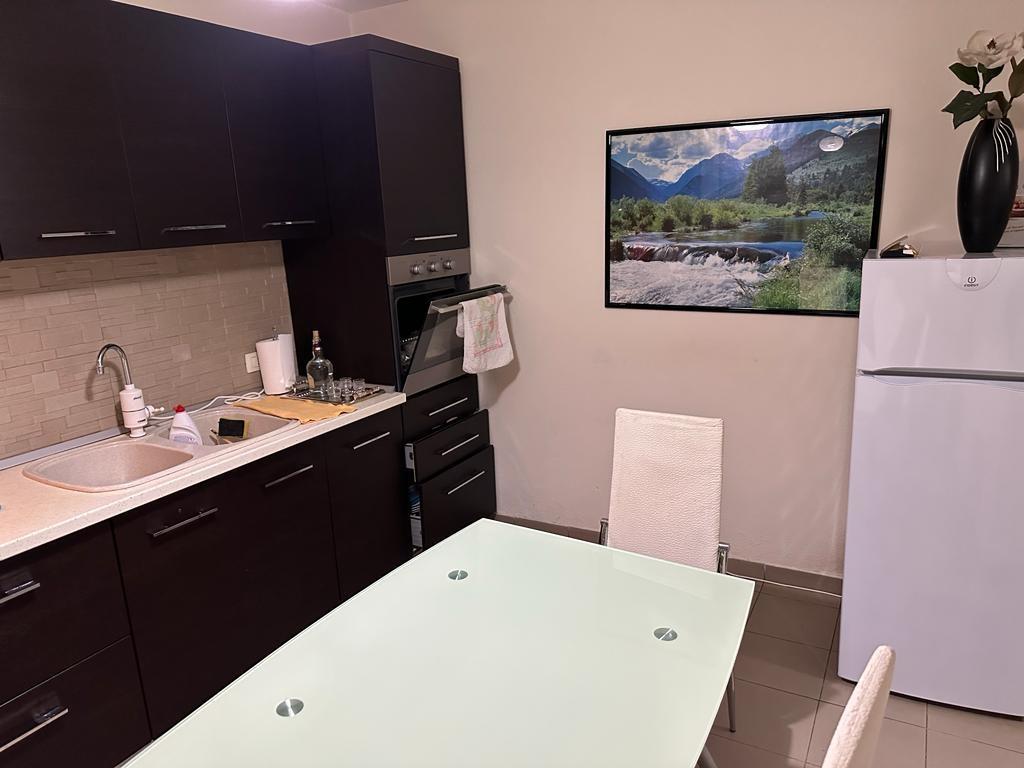 Shitet apartament 2+1 te Rruga Babe Rexha