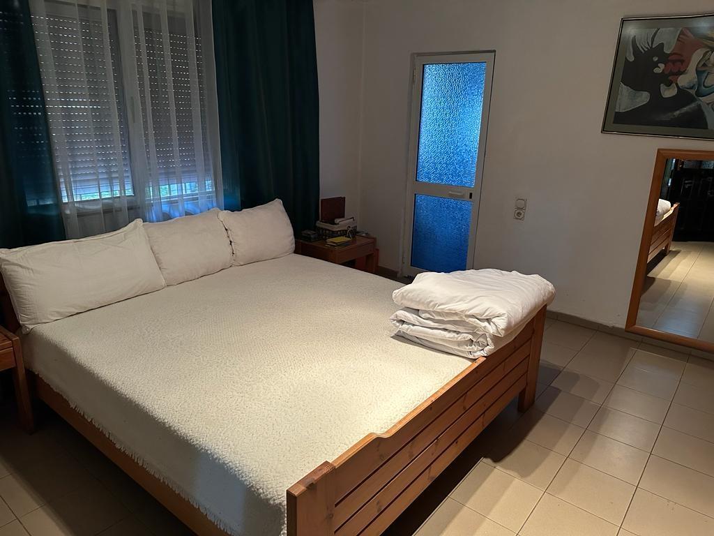 Shitet apartament 2+1 te Rruga Babe Rexha