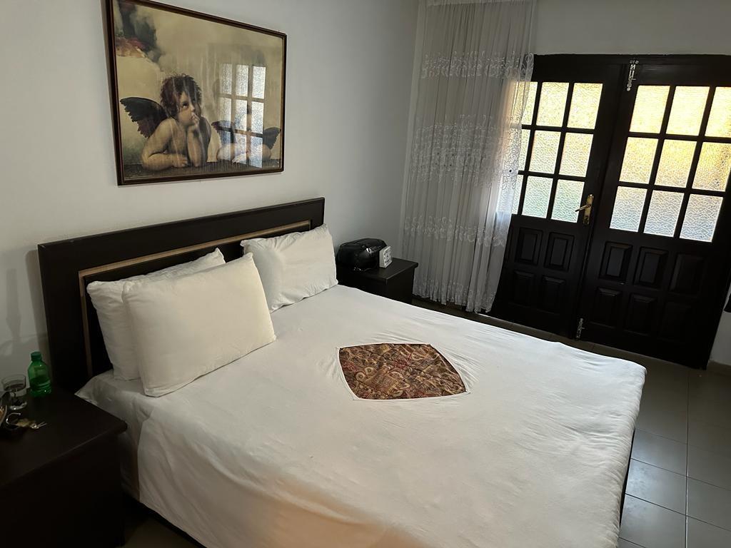 Shitet apartament 2+1 te Rruga Babe Rexha