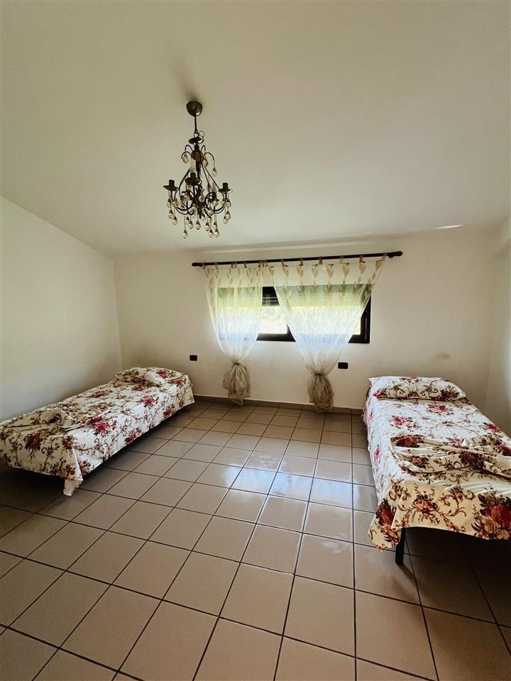 Jepet shtepi me qera mujore