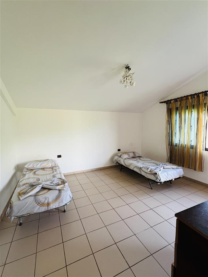 Jepet shtepi me qera mujore