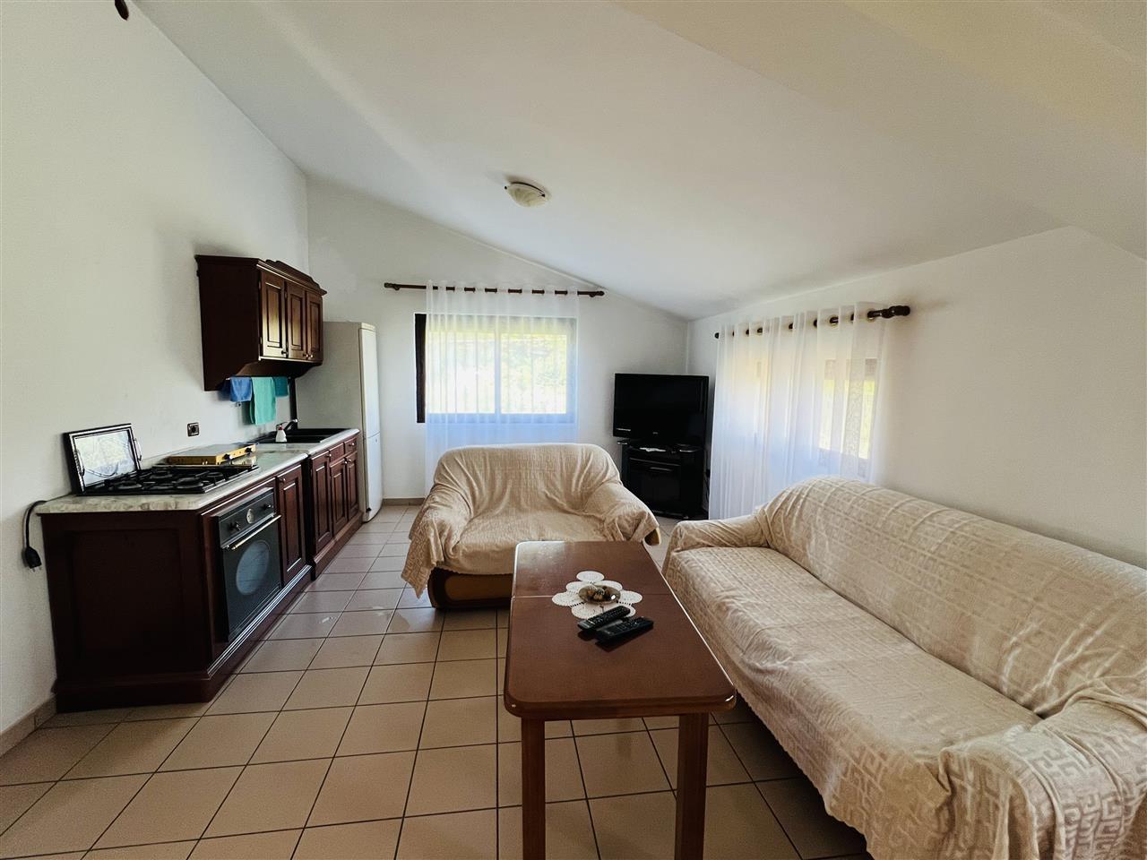 Jepet shtepi me qera mujore