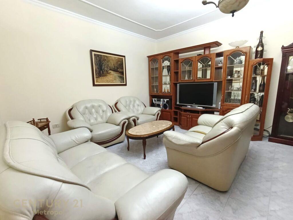 JEPET ME QERA APARTAMENT 3+1+2 PRANE PROKURORISEMetropol9752