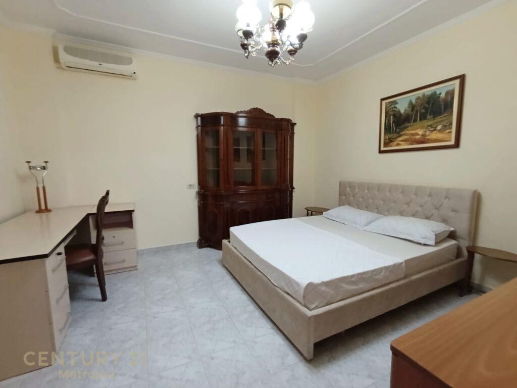 JEPET ME QERA APARTAMENT 3+1+2 PRANE PROKURORISEMetropol9752