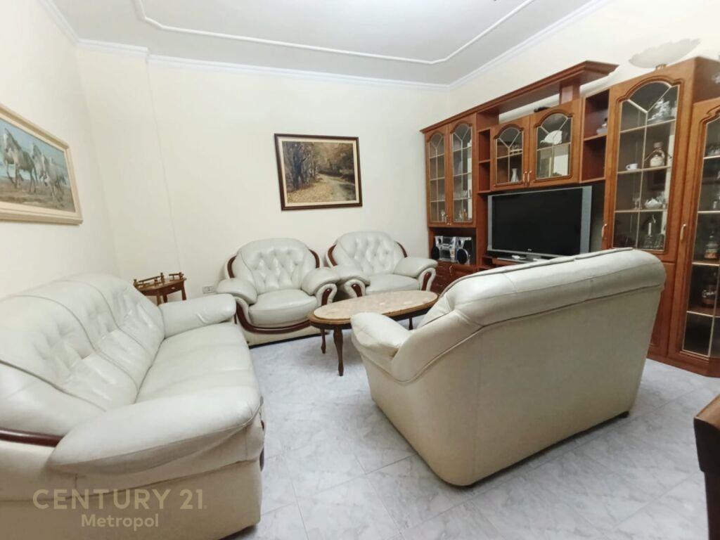 JEPET ME QERA APARTAMENT 3+1+2 PRANE PROKURORISEMetropol9752
