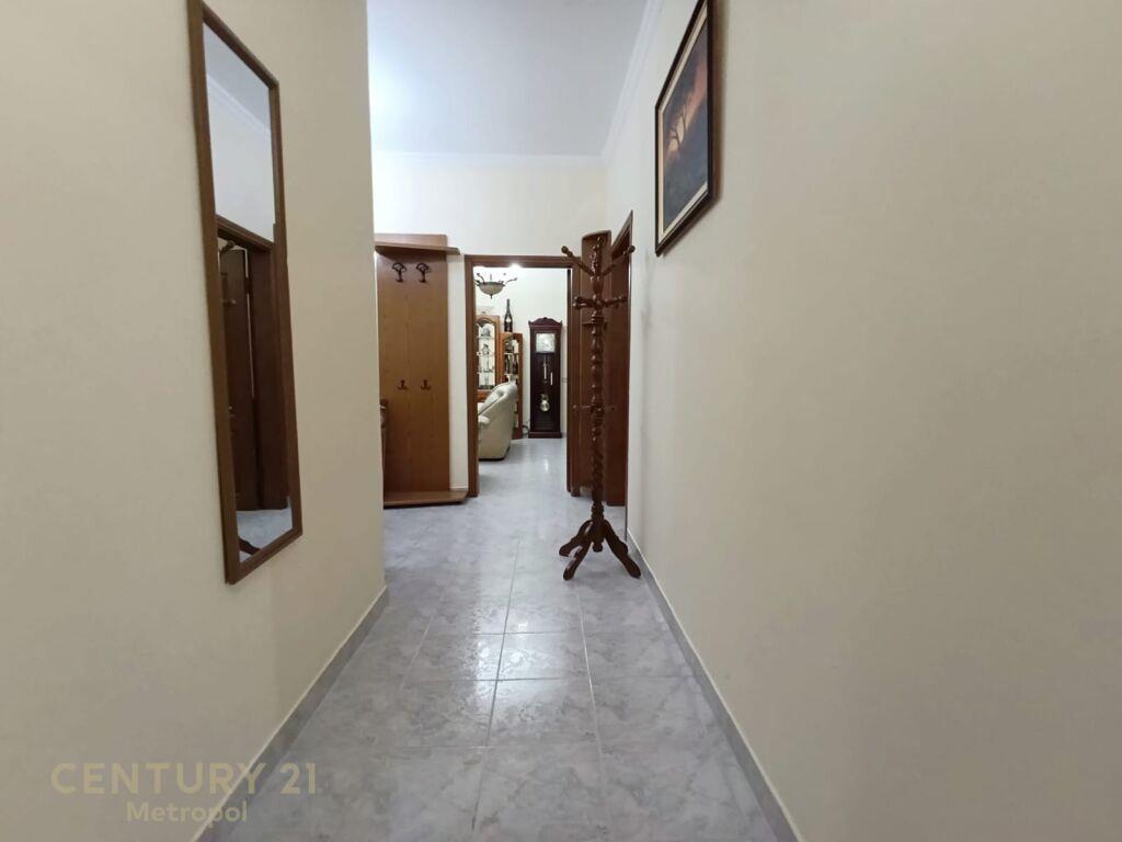 JEPET ME QERA APARTAMENT 3+1+2 PRANE PROKURORISEMetropol9752