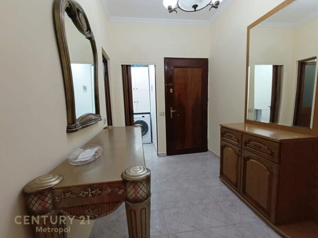 JEPET ME QERA APARTAMENT 3+1+2 PRANE PROKURORISEMetropol9752