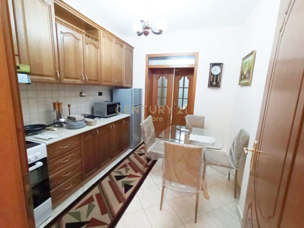 Qira Apartament 2+1 Fakulteti Juridik 650 € 84 m2