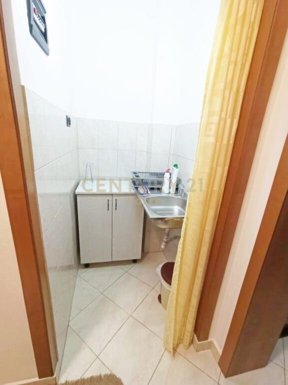 Qira Apartament 2+1 Fakulteti Juridik 650 € 84 m2