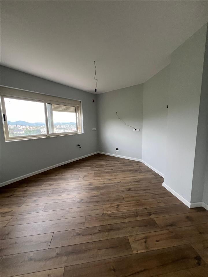 SHITET APARTAMENTI 2+1+2