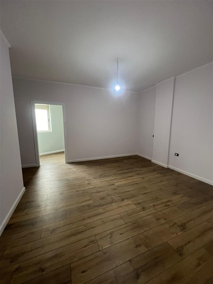 SHITET APARTAMENTI 2+1+2
