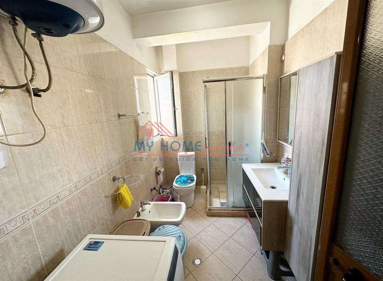 Apartament 2+1 Ne Shitje Komuna e Parisit Tirane
