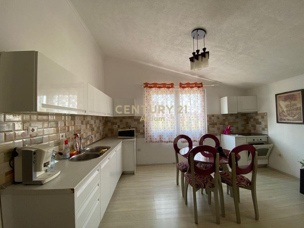 Qira Apartament 2+1 Materniteti i Ri 500 € 107 m2