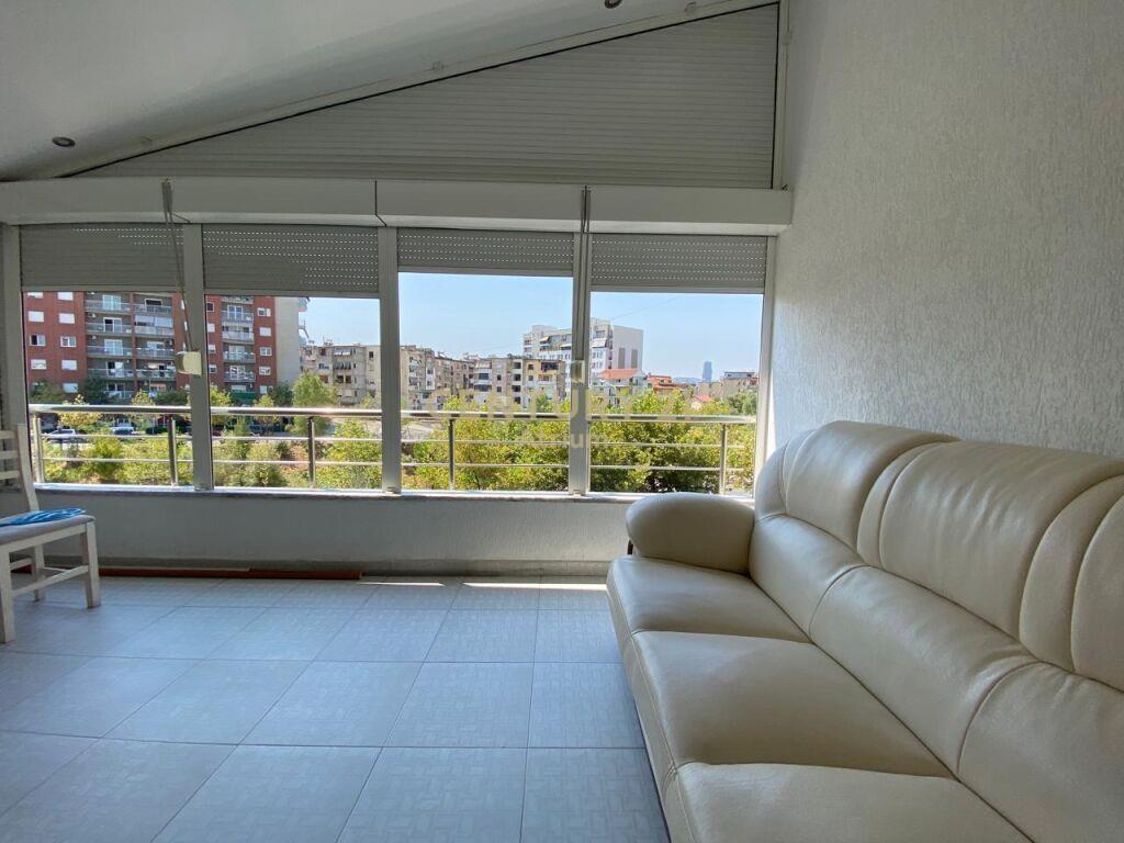 Qira Apartament 2+1 Materniteti i Ri 500 € 107 m2