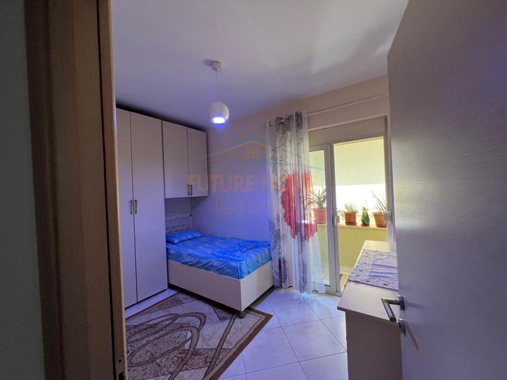 Shitet, Apartament 2+1+2, Liqeni i Thate, Tirane.