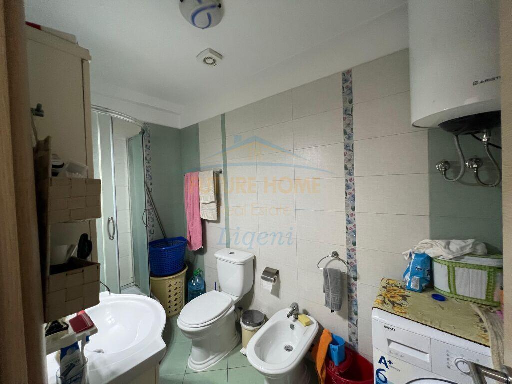 Shitet, Apartament 2+1+2, Liqeni i Thate, Tirane.