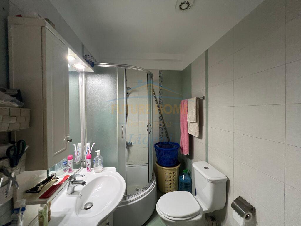 Shitet, Apartament 2+1+2, Liqeni i Thate, Tirane.