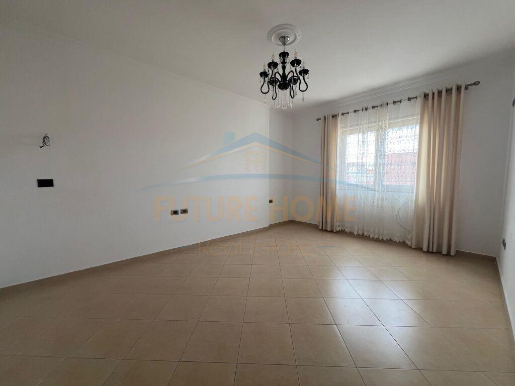 Shitet, Apartament 1+1, Fresk, Tiranë