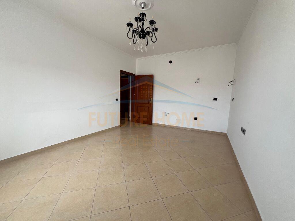 Shitet, Apartament 1+1, Fresk, Tiranë