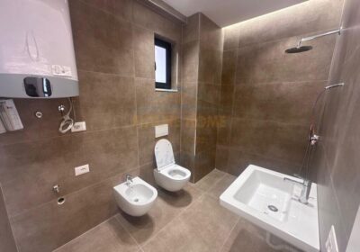 Shitet, Apartament 2+1+2, Porcelan, Tirane.