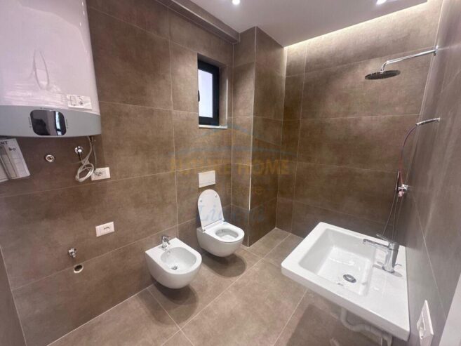 Shitet, Apartament 2+1+2, Porcelan, Tirane.