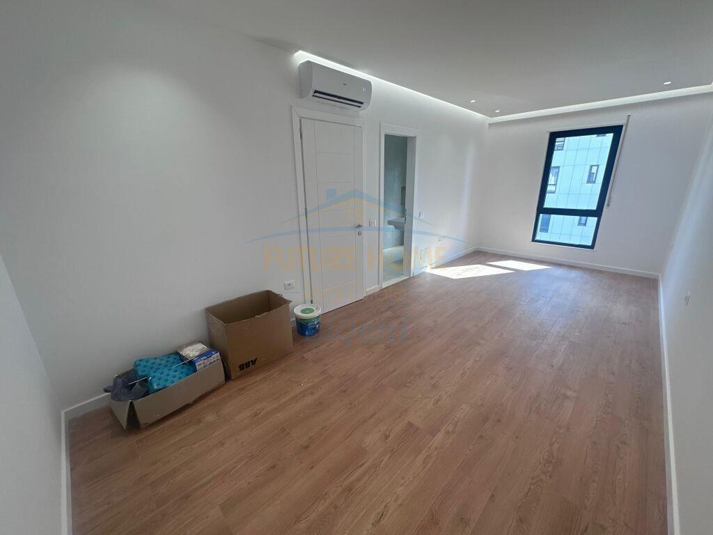 Shitet, Apartament 2+1+2, Porcelan, Tirane.
