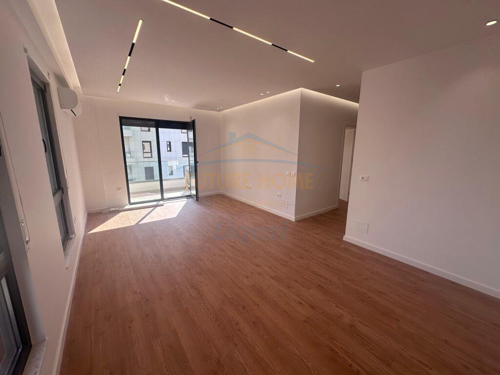 Shitet, Apartament 2+1+2, Porcelan, Tirane.