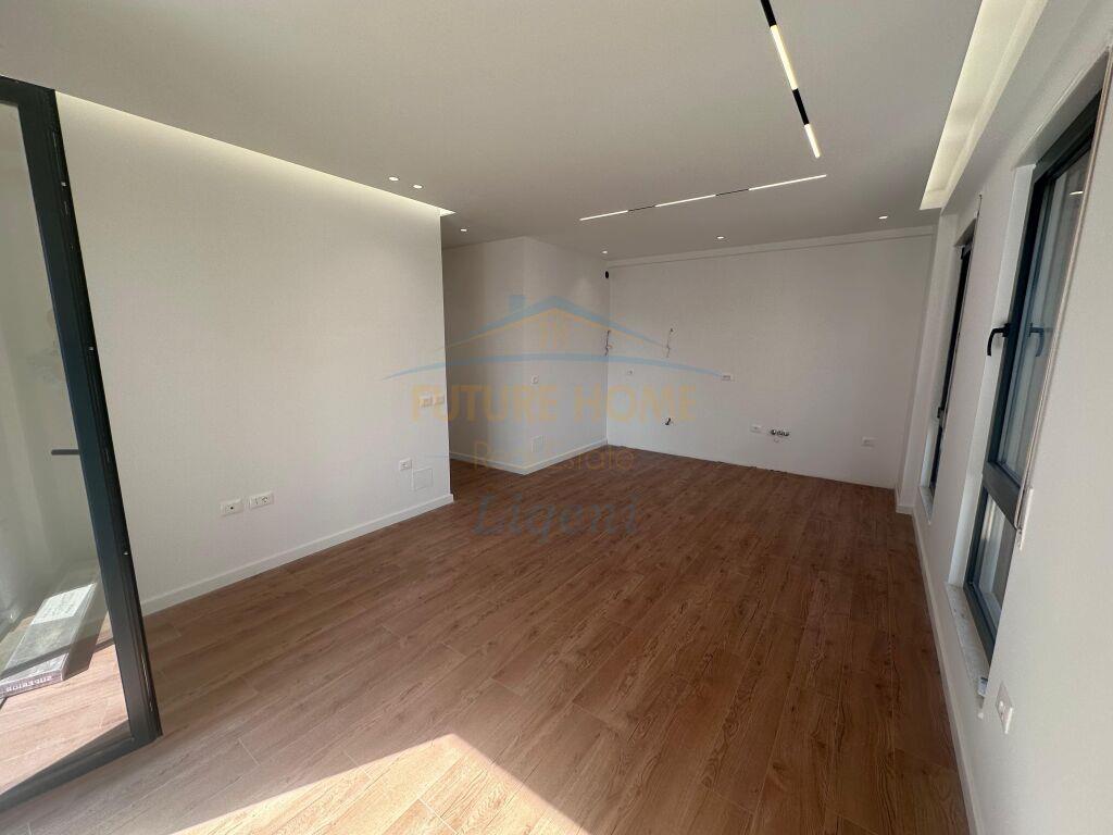 Shitet, Apartament 2+1+2, Porcelan, Tirane.
