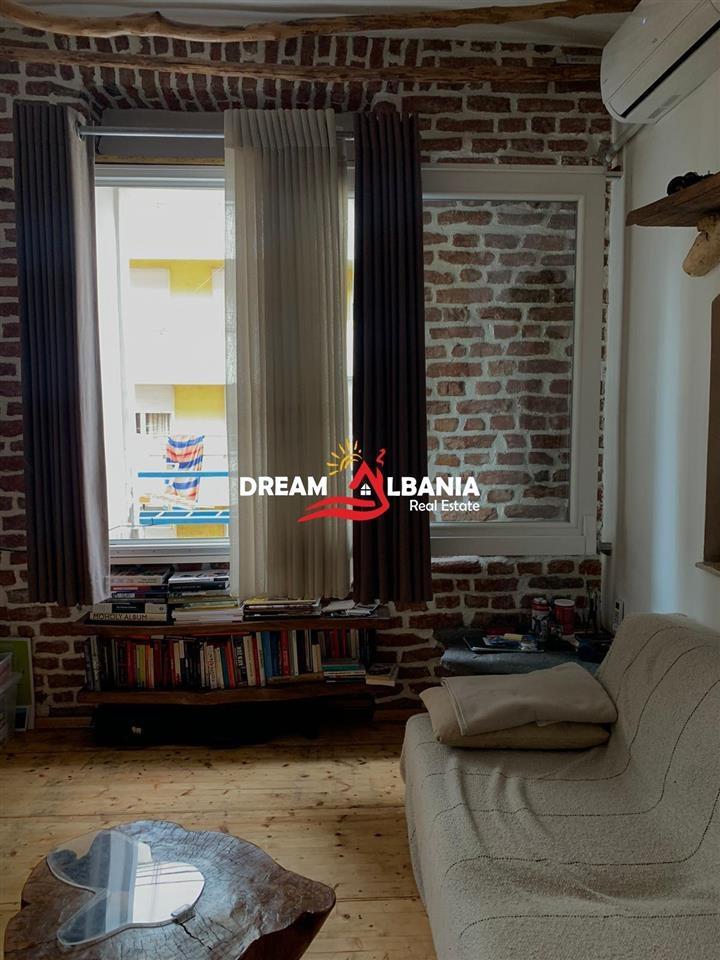 Jepet me qera apartament 2+1 tek Shallvaret