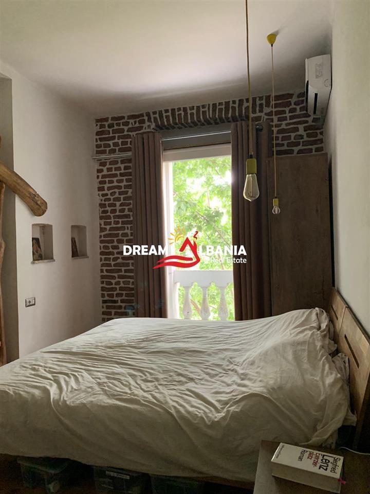 Jepet me qera apartament 2+1 tek Shallvaret