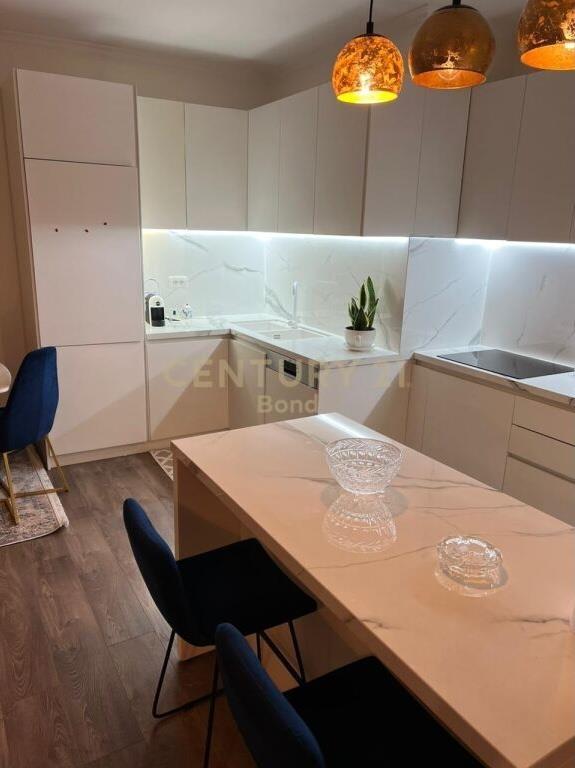 Shitet Apartament 2+1+2 Rruga e Kosovareve 265000€ 117 m2