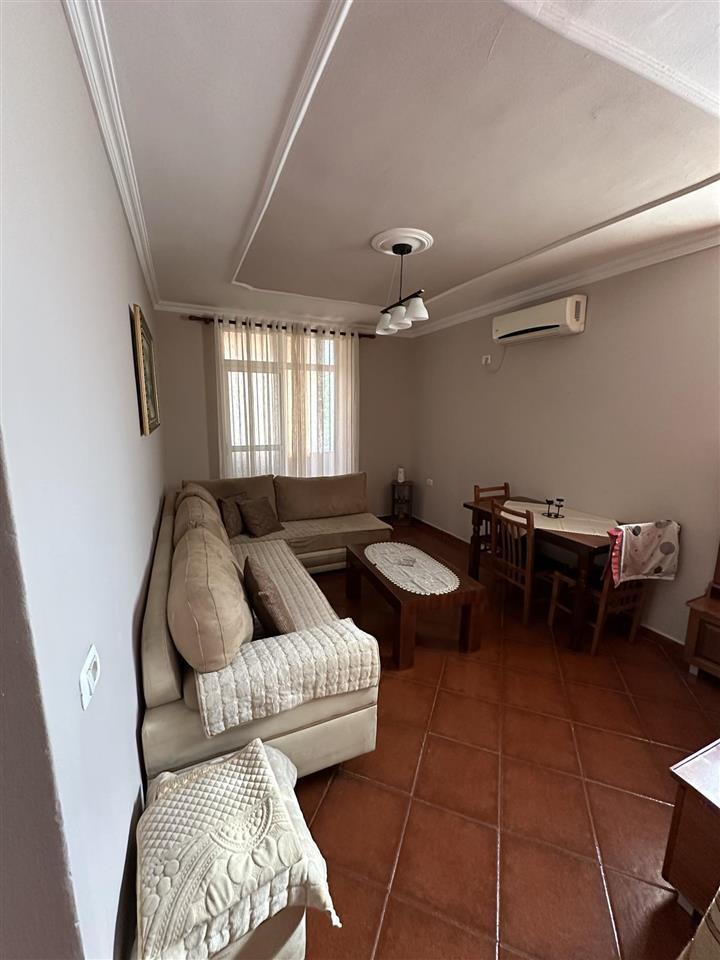 Apartament me Qera, Laprake