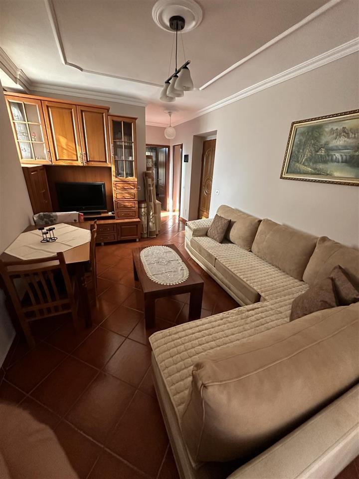 Apartament me Qera, Laprake