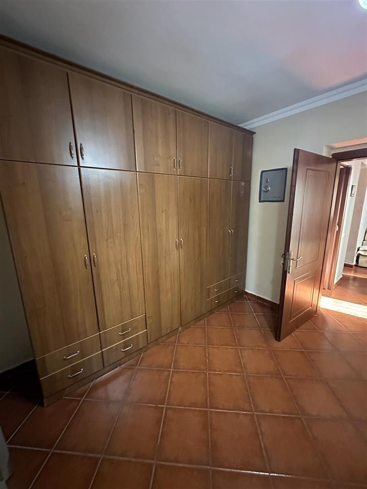 Apartament me Qera, Laprake