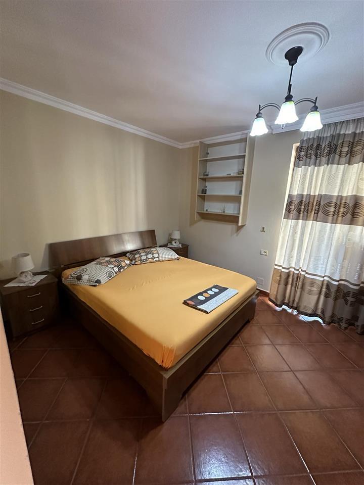 Apartament me Qera, Laprake