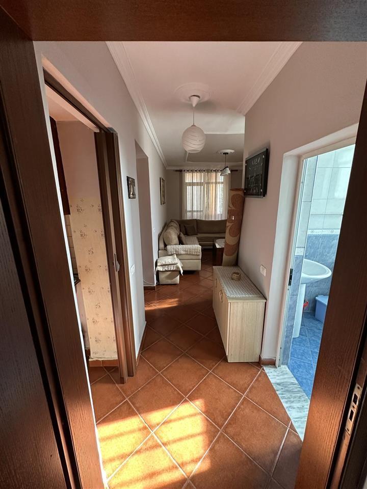 Apartament me Qera, Laprake