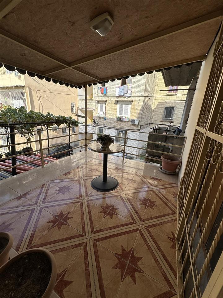 Apartament me Qera, Laprake