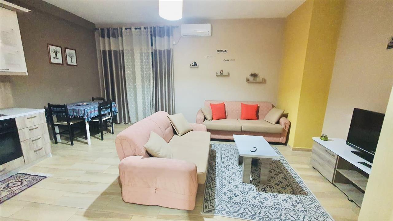Jepet me qera apartament 1+1 i mobiluar