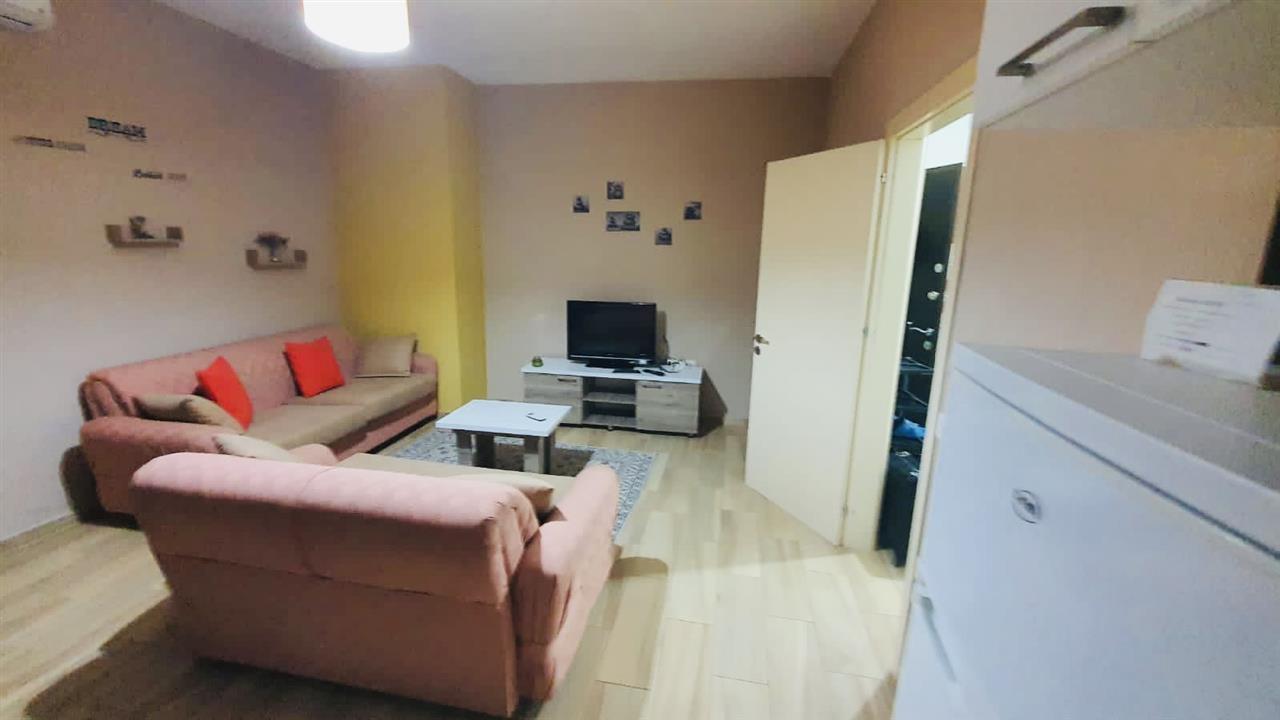 Jepet me qera apartament 1+1 i mobiluar