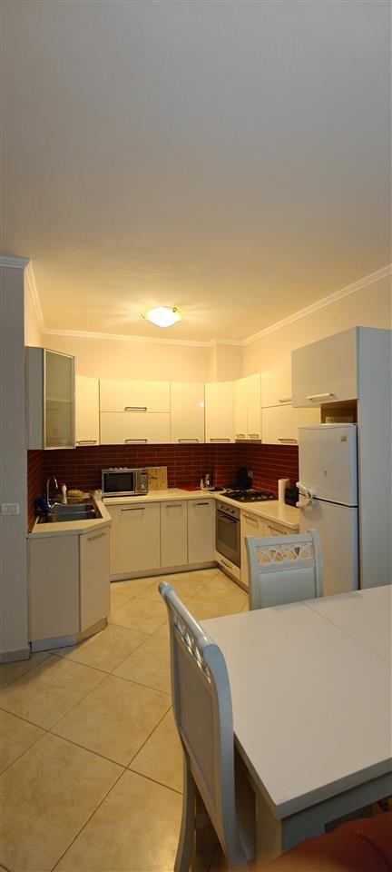 JEPET ME QERA Apt PRANE ISH-URT DURRES