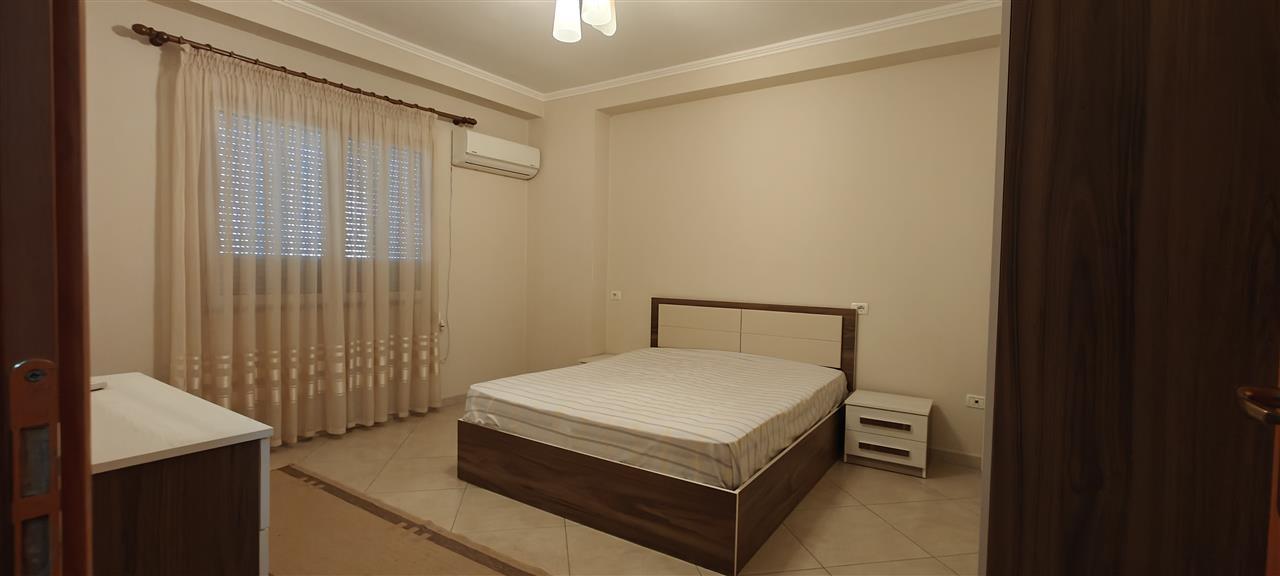 JEPET ME QERA Apt PRANE ISH-URT DURRES