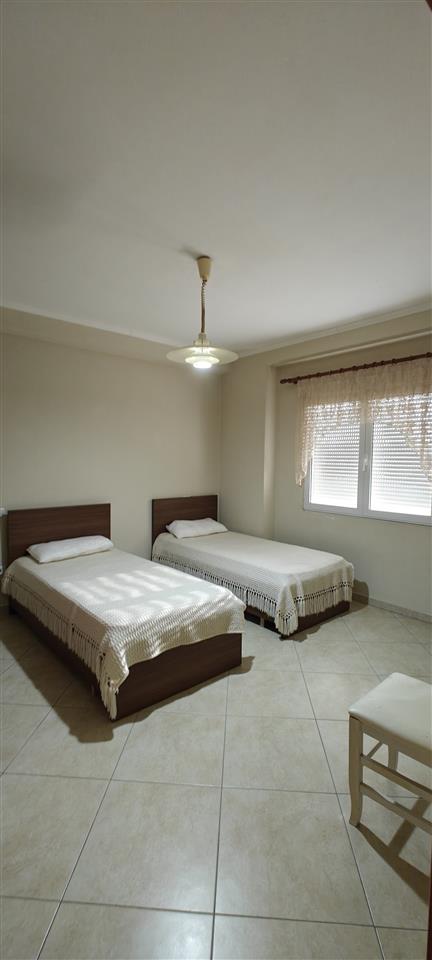 JEPET ME QERA Apt PRANE ISH-URT DURRES