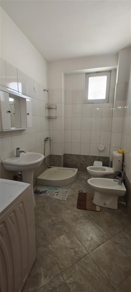 JEPET ME QERA Apt PRANE ISH-URT DURRES